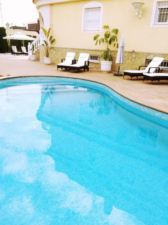 Vickys Villa Puerto Marino エクステリア 写真